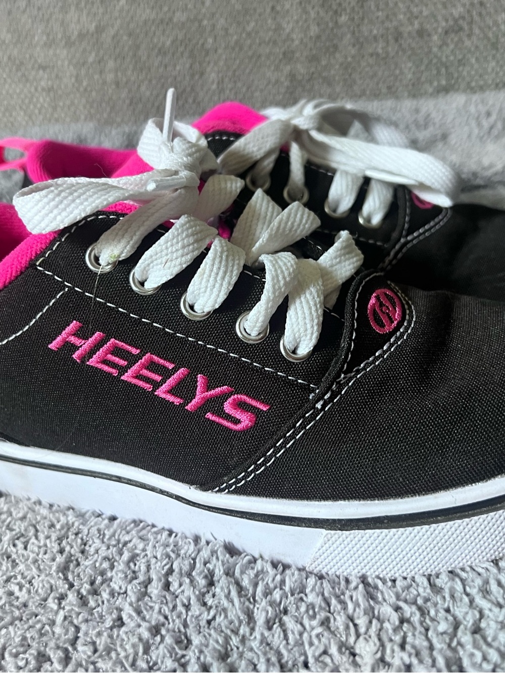 Heelys Kids Black and Hot Pink Canvas Sneakers